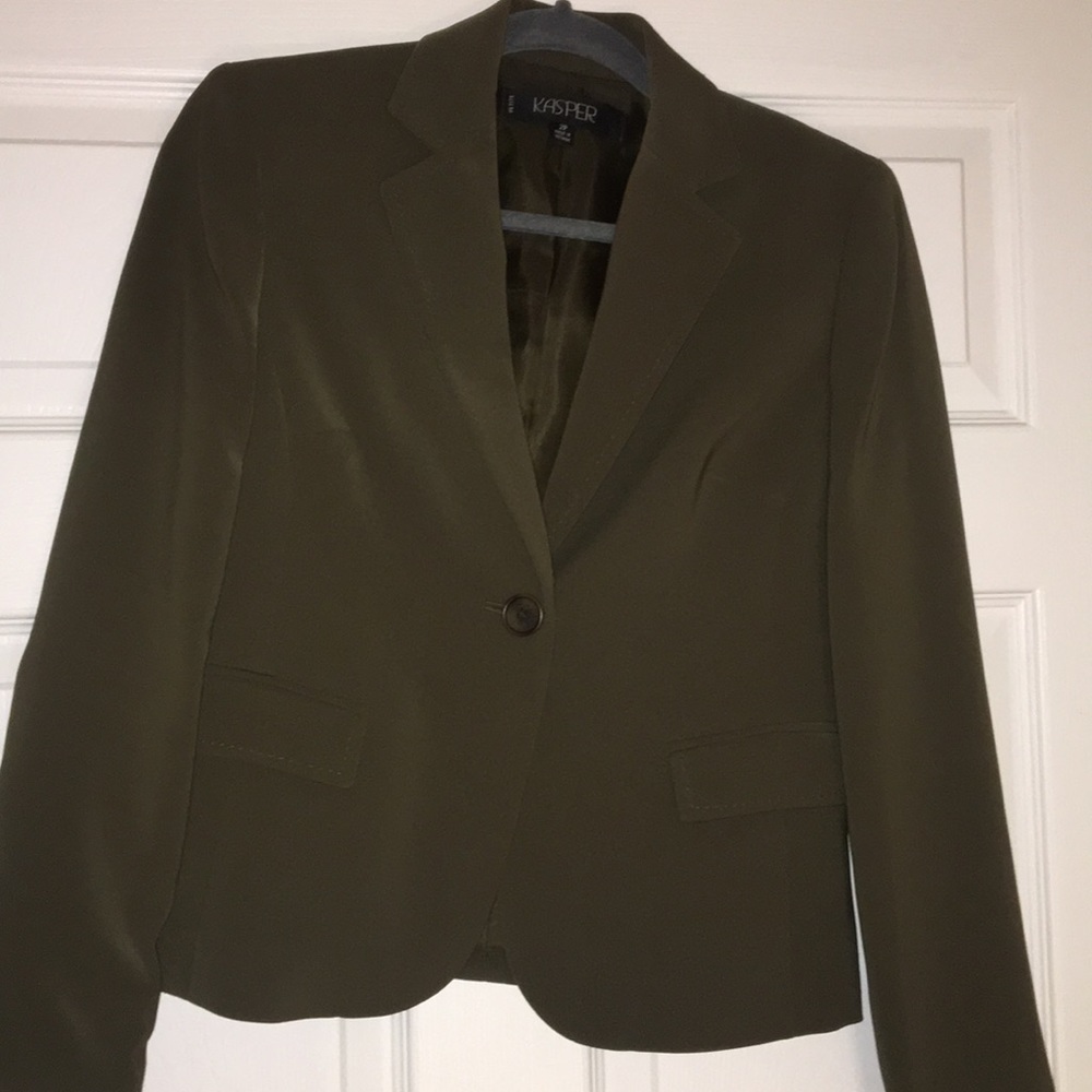 Olive Green Fully lined Polyester Blazer. ADORBS!
